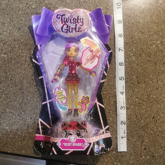 Twistys Girlz Girls Ruby Spark Petz Pets Spin Master Series 2 Doll NWT NEW Twist - Picture 15 of 15